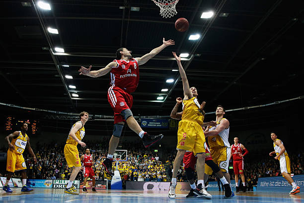 他与某些伟 他与某些伟