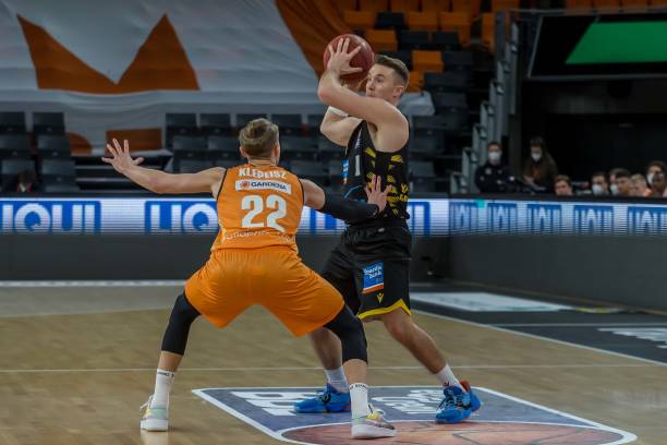 现代足球比 现代足球比