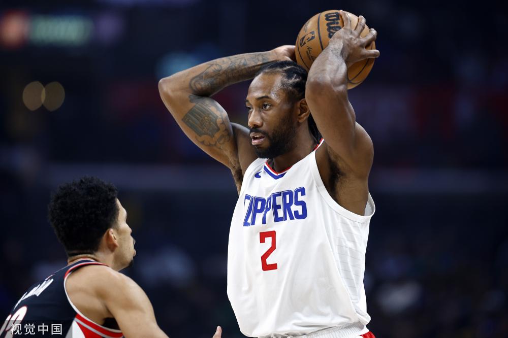 举足轻重的 举足轻重的